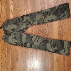 Wrangler size 16R camo cargo pants